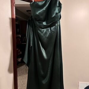 JJ’s House Green Satin Stretch Bridesmaid Dress, size ~22